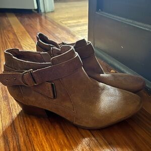 Clark’s Women’s size 9 Spye Belle Ankle Boot